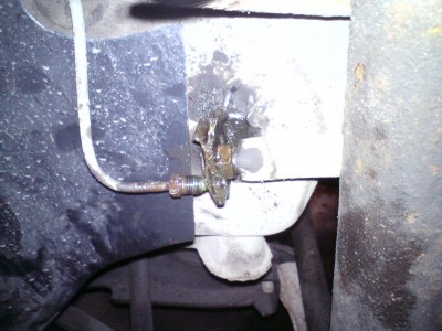 źle założona podkładka blokująca, będzie problem ściągnąć, stary sztywny przewód z drugiej strony był nowy chyba skusze się i wymienię i ten