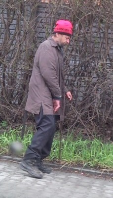 Pan Kloszard w czapce LACOSTE.jpg