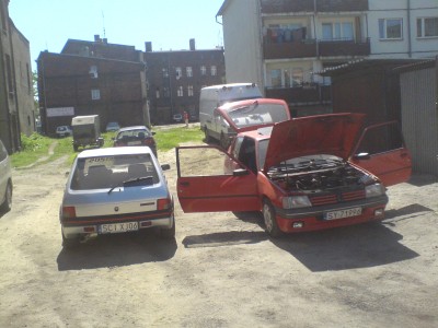 Gdzieś znalazłem to zdjęcie i przypomniało mi się jak kupiłem Puga i Bartek spędził u mnie dwa dni pomagając mi :) Za co wielkie dzięki :D