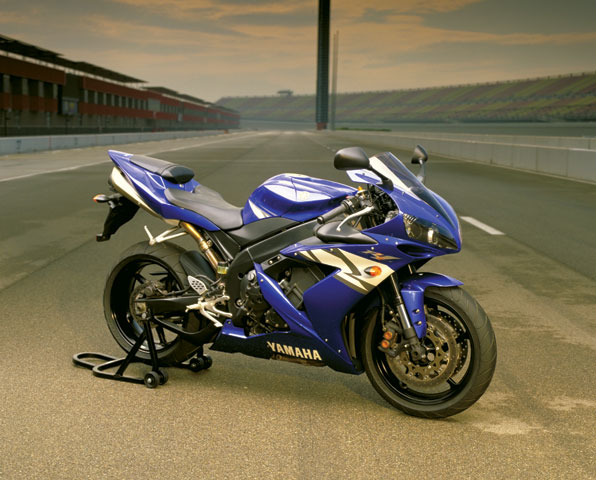2004-yam-r1-03-zoom.jpg