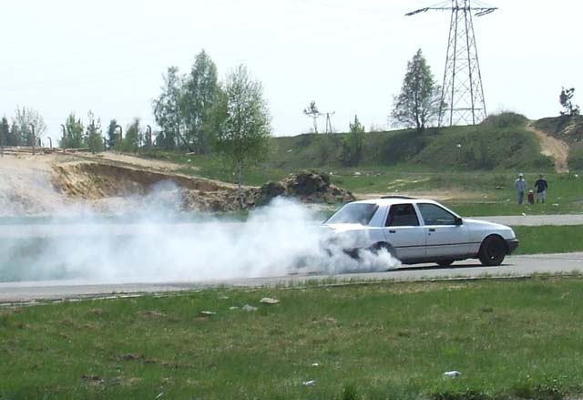 właściciele fordów pokazali też, że znają flagowy numer Globusa