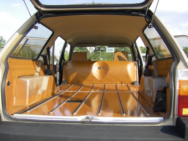 peugeot 504 cargo area.jpg