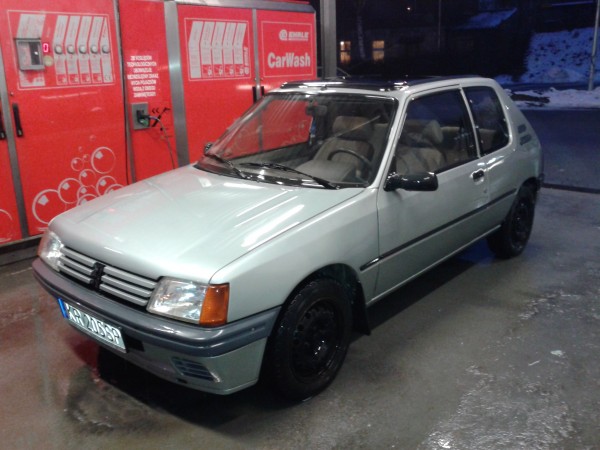 peugeot 205 xrd car wash.jpg