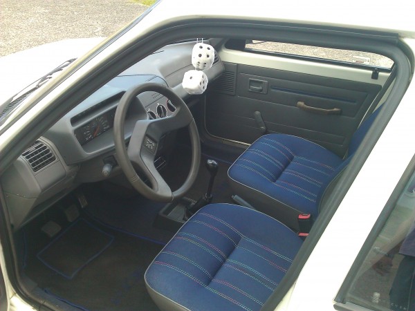 Uchwyty mam mocno sfatygowane, poza tym w ogóle nie pasują do obicia drzwi.