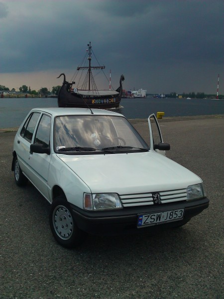 Akurat wpływają wikingowie.