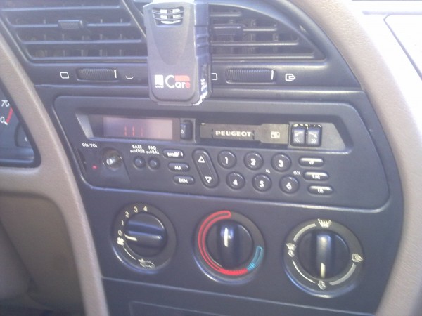 Fabryczne radio ze sterowaniem przy kierownicy