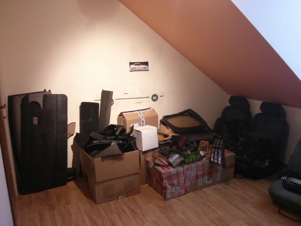 IMG_20140503_143332.jpg (1.04 MiB) Przejrzano 5664 razy w zasadzie dodając zdjęcie gratów z Xs'a już było ich trochę wiecej niż na zdjęciu, ale nie miałem innego to dzisiaj wrzucam aktualne zdjęcie, choć nie wszystko na nim jest:) No i zajmuje to prawie połowę mojego pokoju:) Sorki za jakość:D