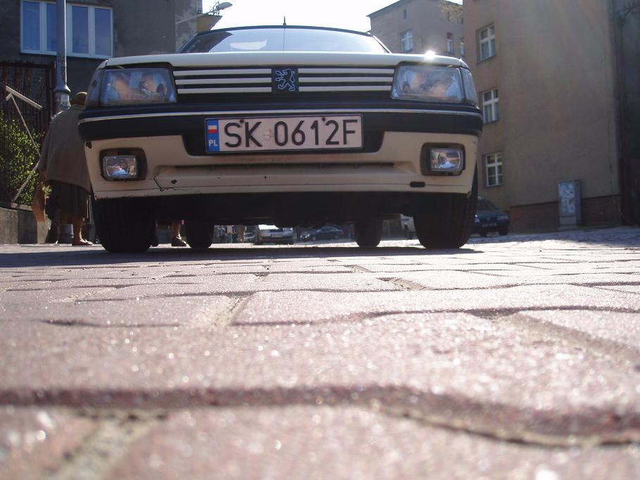 tyle tego prześwitu jest... ciekawe czy styknie :P na parking z blokadą jeszcze nie wjeżdzałem na tych kołach, na 13 waliłem rurą wydechową (katalizatorem)