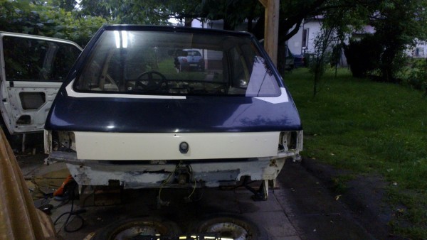 14060068.jpg (298.41 KiB) Przejrzano 5731 razy dół klapy pryśnięty kolorem, który chcę mieć na aucie:)