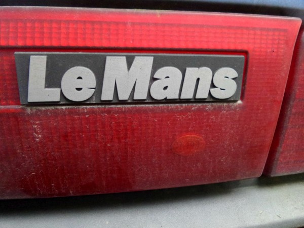 205 GTI Le Mans - blenda Hella i znaczek klapy.jpg