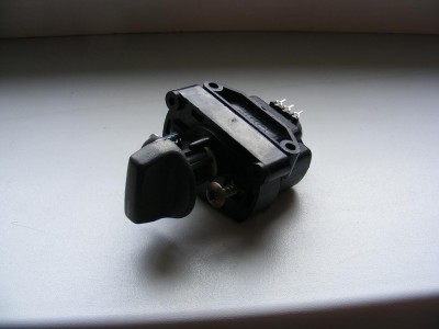 zacząłem od zamontowania potencjometru w oryginalnym uchwycie sterowania światłami