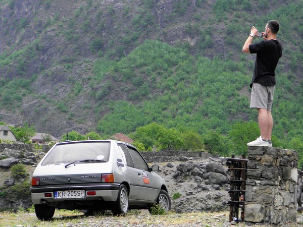 P5050265.jpg (1.47 MiB) Przejrzano 10680 razy Filipczak zrobił zdjęcie mnie, robiącego zdjęcia dizlowi na polanie przy SH20...