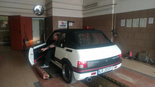 32289213_10156368118659476_302704055161978880_n.jpg (629.32 KiB) Przejrzano 10913 razy Sympatyczny pan diagnosta, wychodzi żeby podbić przegląd