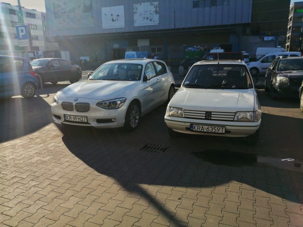 Zaczęły mi się podobać białe samochody, ale zdecydowanie wolę Peugeota ;)