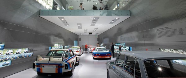 BMW_Museum_Deckenausfuehrung_1280x540.jpg (484.33 KiB) Przejrzano 41559 razy BMW Museum by Apleona R&M Ausbau