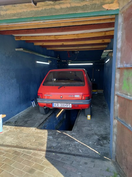 IMG20230603151107.jpg (5.26 MiB) Przejrzano 45865 razy auto czeka na serwis w wynajętym garażu