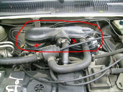 Co to jest to kolku i do czego sluzy?Pytam bo te zaciski co sa zaznaczone krzyzykami sa luzne i ten caly plastik co jest w kolku jest luzny.Nie wiem czy tak moze byc.